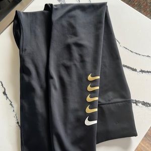 Woman’s Nike leggings